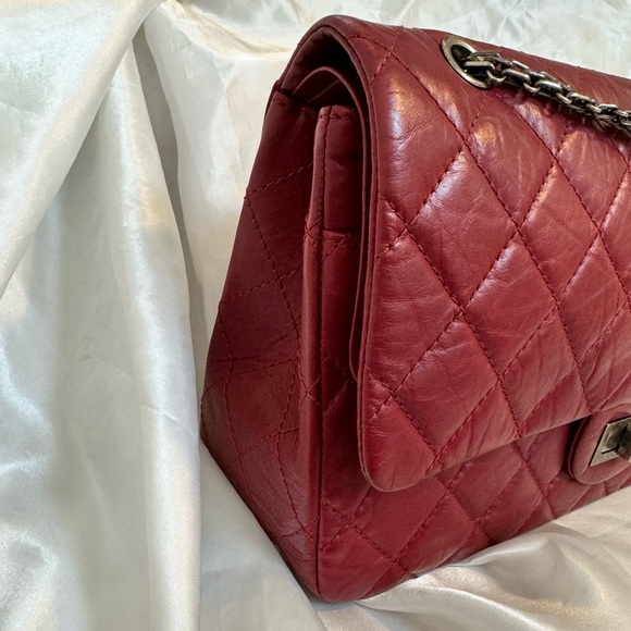 Chanel 2.55 Reissue Quilted Classic Double Flap Bag (Size 227) - Picture 3 of 16